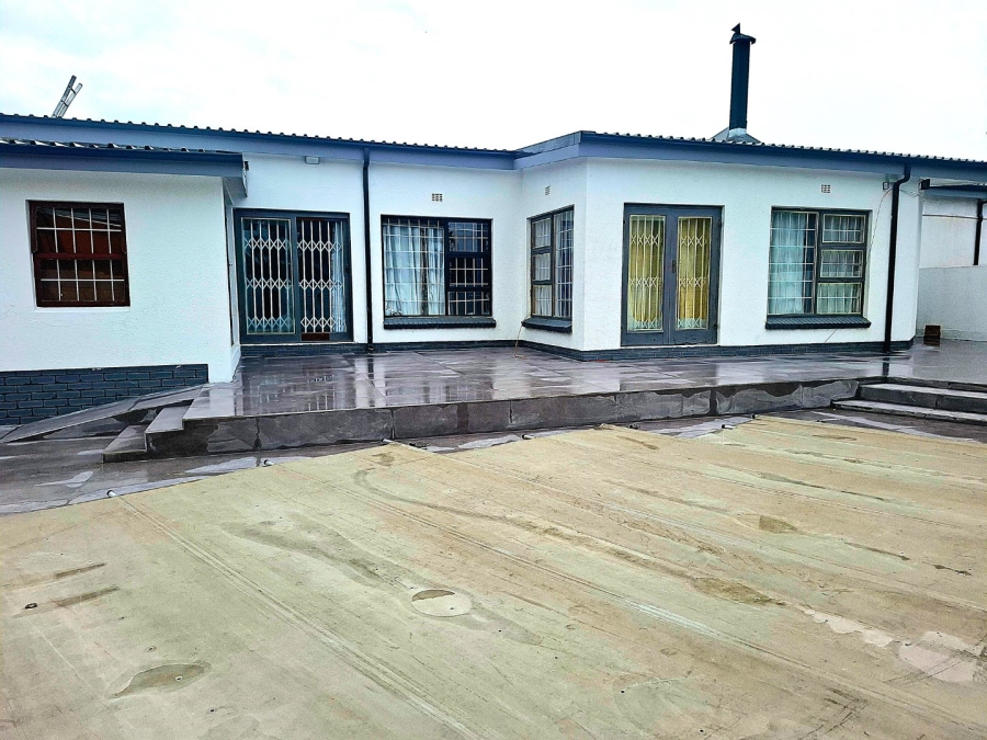 4 Bedroom Property for Sale in Welgelegen 3 Western Cape